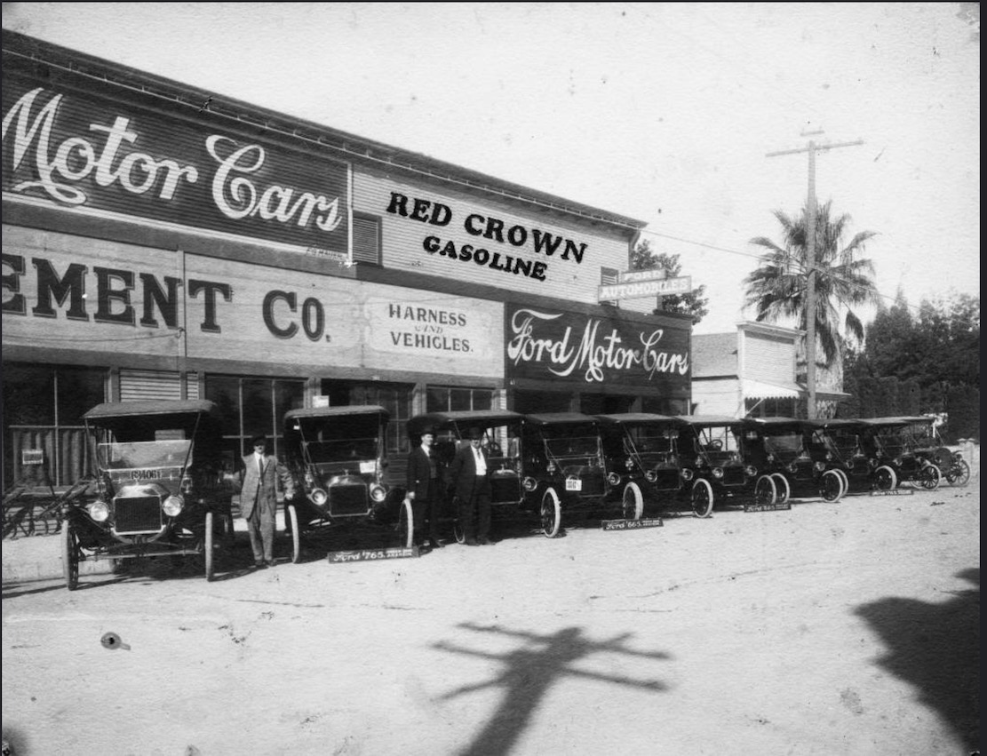 vintage Ford dealership pics, really cool